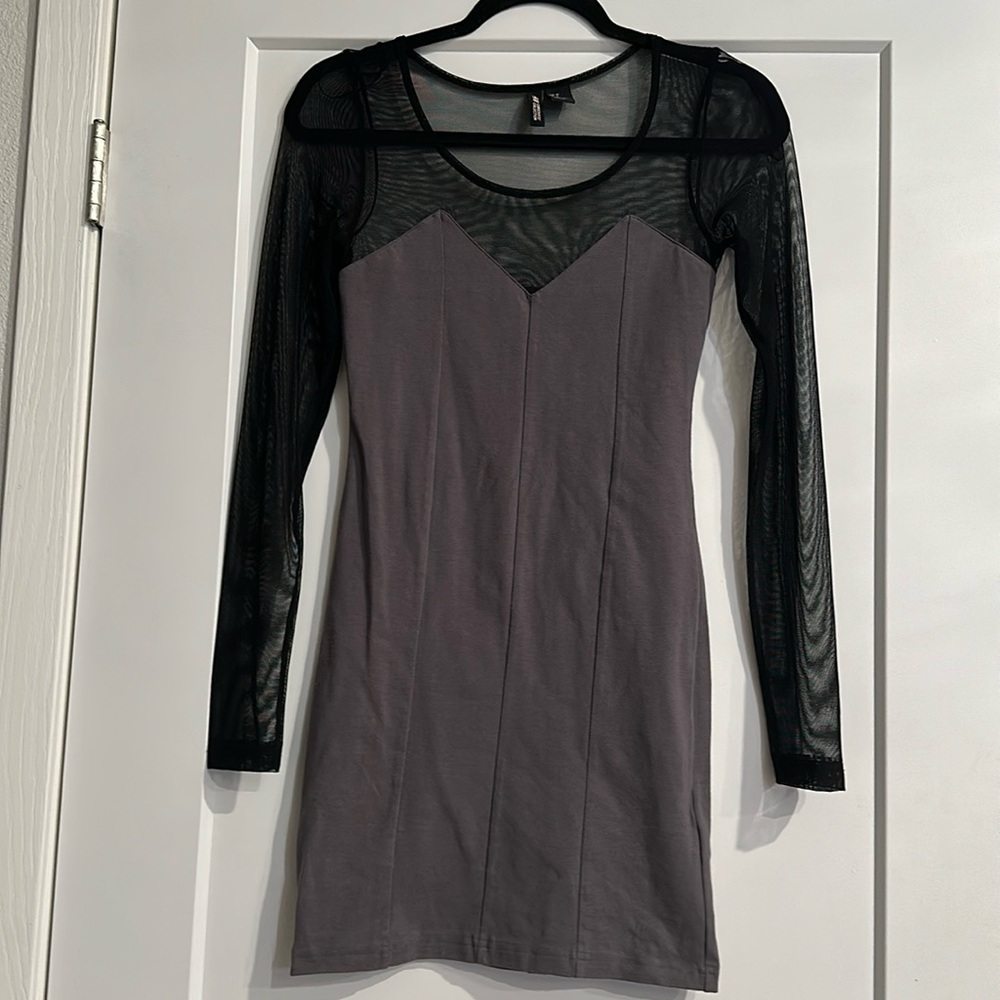 Women’s size 2 bodycon long mesh sleeve dress